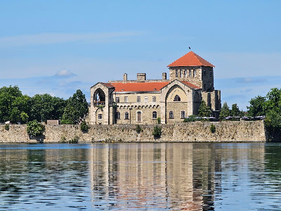Tata Castle