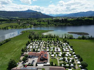 Island - camping at the lake — fotografia 3