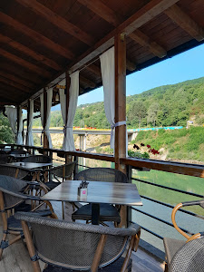 Рибарски ресторан Фоча / Fish Restaurant Foča — fotografia 5