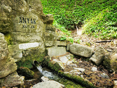 Anyák kútja