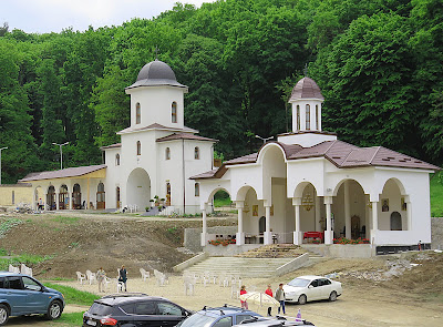 Mănăstirea „Acoperământul Maicii Domnului” - Florești — fotografia 3