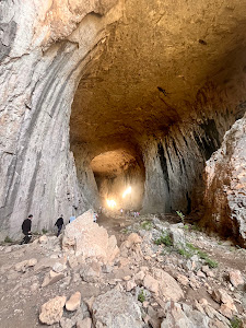 Prohodna Cave