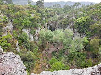 Man Katsa Waterfall — fotografia 3