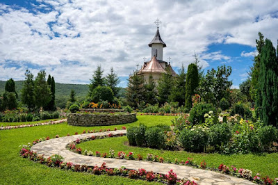 Mănăstirea „Nașterea Sfântului Ioan Botezătorul” Valea Teilor — fotografia 4