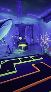 UVR Élményaréna UV Minigolf és VR Szabadulószoba Kecskemét — fotografia 2