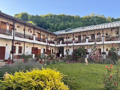 Mănăstirea Arnota — fotografia 4