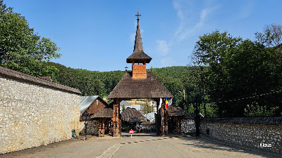 Mănăstirea Izbuc — fotografia 3