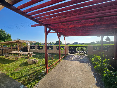 Casa Stejarului Îngenuncheat