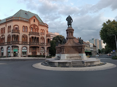 Vilmos Zsolnay Statue — fotografia 3