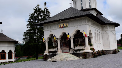 Mănăstirea Izvoru Mureșului — fotografia 2