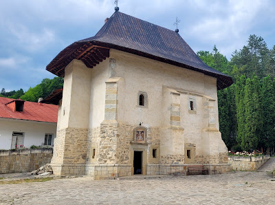 Mănăstirea Pângărați — fotografia 3