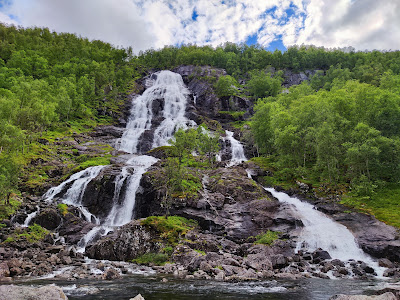 Flesefossen, Brattlandsdalen