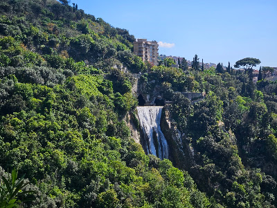 Aniene Falls in Villa Gregoriana — fotografia 4