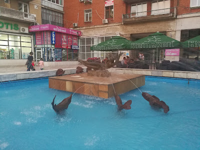 Fântâna "Fata pe Valuri" — fotografia 4