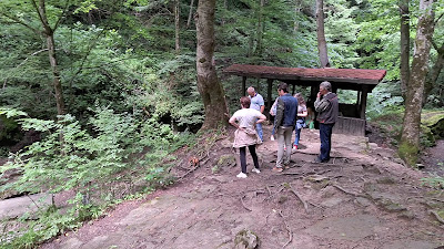 Under the Splashes of the Waterfall - Ecotrail — fotografia 2