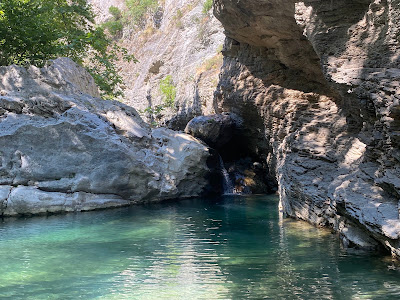 Manikiatis Waterfall — fotografia 3