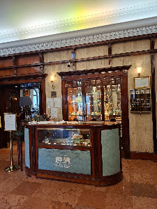 Gundel Cafe Patisserie Restaurant — fotografia 3