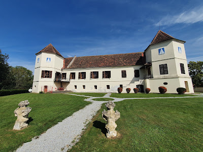 Schloss Kornberg Bardeau'sches Kultur- und Ausstellungszentrum — fotografia 3