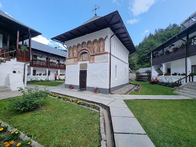 Mănăstirea Iezer