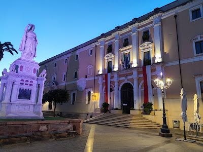Piazza Eleonora d'Arborea — fotografia 4