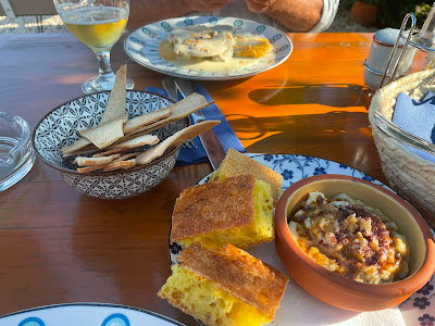 Căminul Cultural Vama Veche – Bistro, Bar & Garden — fotografia 4