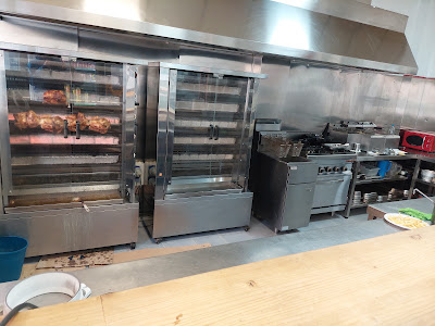 Asador De Pollos Y Comida Casera francis — fotografia 5