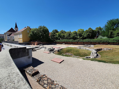 Medieval Ruin Garden — fotografia 5