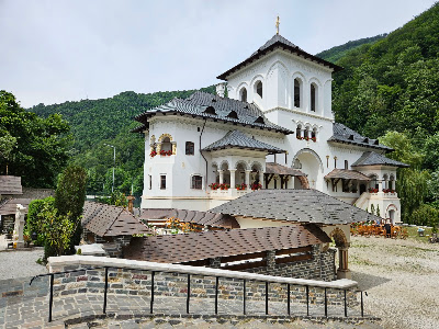 Mănăstirea Lainici — fotografia 3