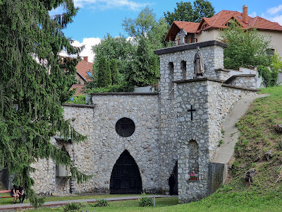 Miskolci Jézus Szent Szíve Sziklakápolna — fotografia 4