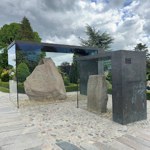 Jelling Mounds, Runic Stones and Church — fotografia 3