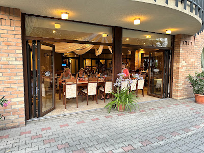 Tompos Restaurant