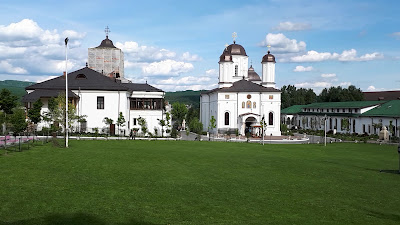 Arhiepiscopia Râmnicului — fotografia 2