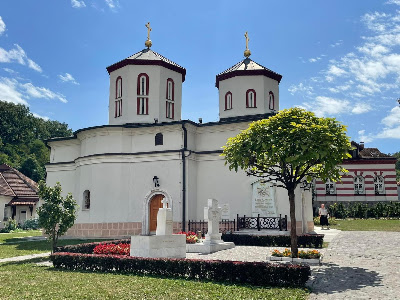 Mănăstirea Racovița — fotografia 3