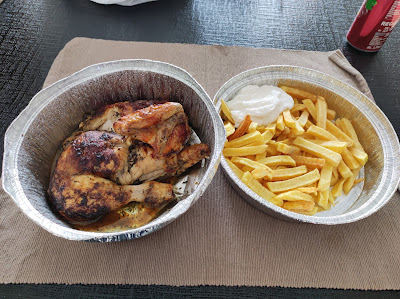 Asador De Pollos Y Comida Casera francis — fotografia 3