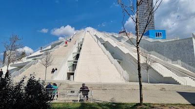 Pyramid of Tirana — fotografia 5