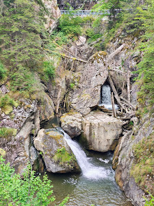 Iadolina Waterfall