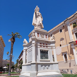 Piazza Eleonora d'Arborea — fotografia 3
