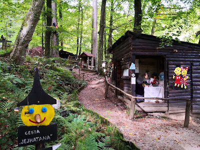 Koča pri čarovnici - Dežela pravljic in domišljije — fotografia 4