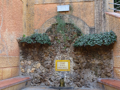 Font Raig d'en Mel o Font de la Mina i Safaretjos públics termals — fotografia 3