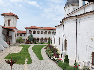 Mănăstirea Comana — fotografia 5