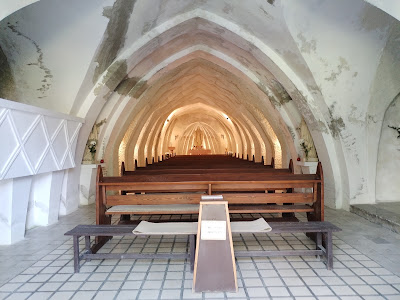 Miskolci Jézus Szent Szíve Sziklakápolna — fotografia 3