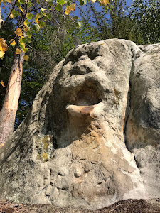 Stanca cu sculpturi