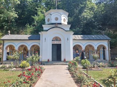 Mănăstirea Racovița — fotografia 5