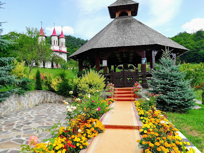 Mănăstirea Strâmba — fotografia 5