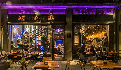 Bunker postapocalyptic steampunk bar