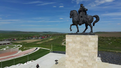 Statuia ecvestră a lui Ștefan cel Mare de la Podul Înalt — fotografia 2