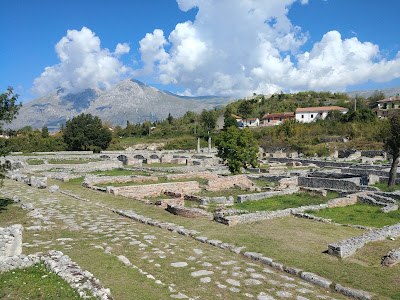 Area archeologica di Alba Fucens — fotografia 4