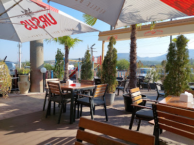 Le Jardin Bistro & Lounge