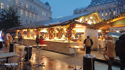 Vörösmarty Square — fotografia 3