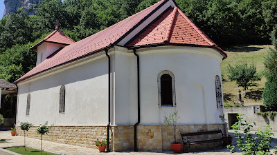 Mănăstirea Vrațna — fotografia 2